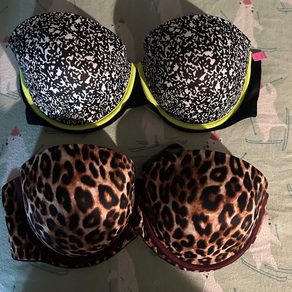 Pink push up bras, has straps to use as well